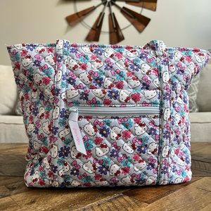 ✏️🍎🚌BACK TO SCHOOL SALE🚌🍎✏️ 
Vera Bradley Small Vera Tote Hello Kitty Bows